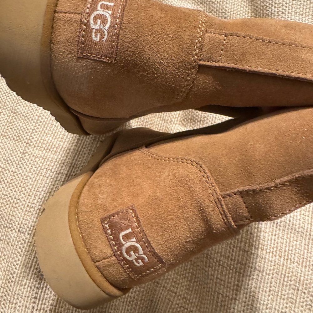 Ugg brown boots NEW size 9
